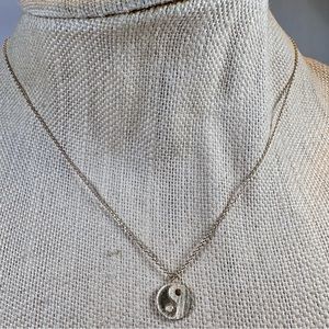 Yin & Yang gold tone pendant necklace lobster clasp no markings